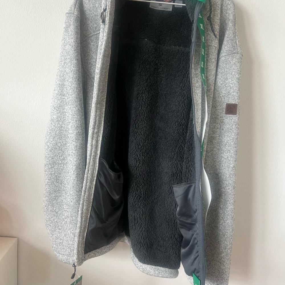 Gray Zip Up Sweater with Hood

RUGGED ELEMENTS.
MOUNTAIN FLEECE HOODIE
New XL - Picture 6 of 8